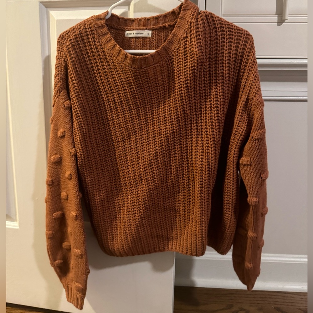 Brown sweater with dots on sleeve